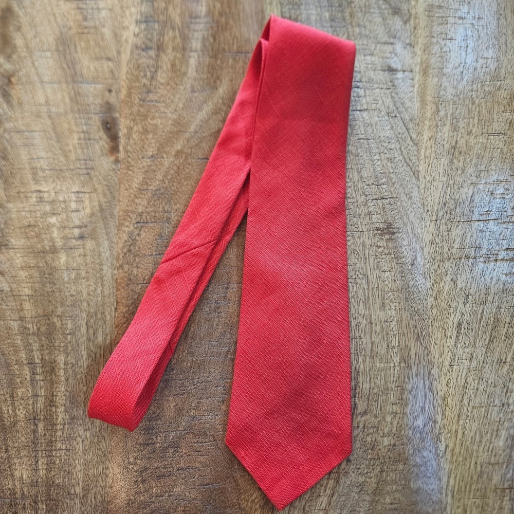 Neiman Marcus Mens Red Pure Irish Linen Necktie Coastal Textured Solid